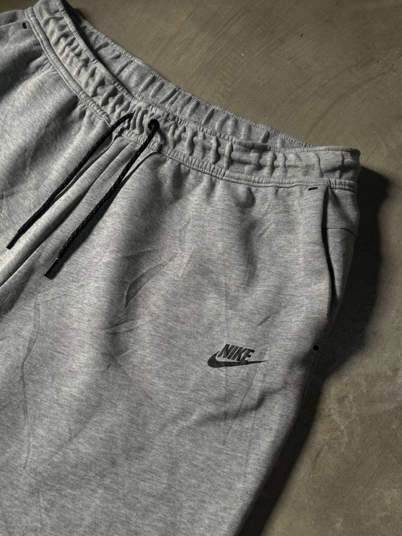 NIKE TECH FLEECE (Category: Shorts) located in Polangui. Submitted by jamessaintlaurent (Listing ID 1469192450, Image 2). Description: W: 34-38 L: 20 NO ISSUE GOOD CONDITION.