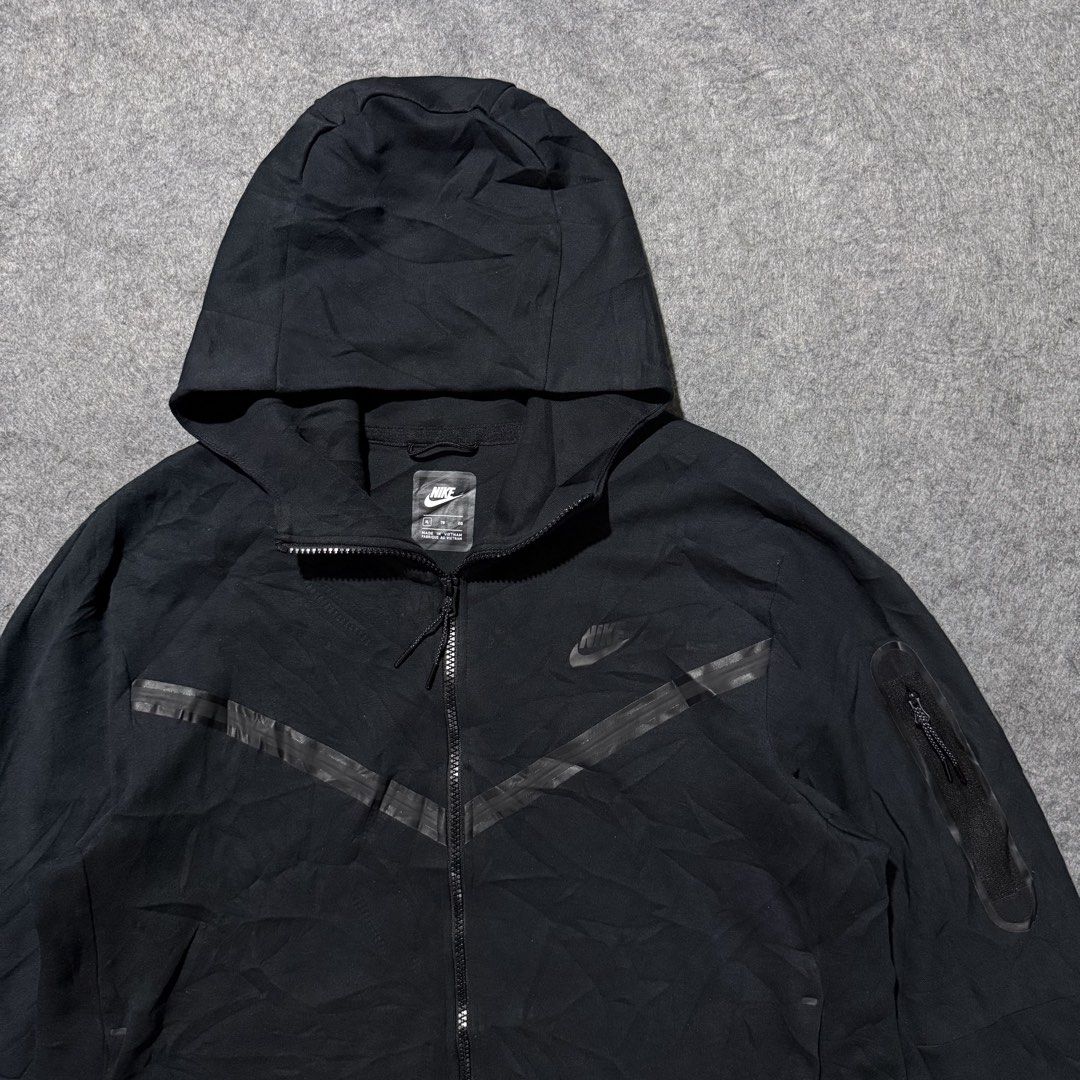 Nike tech fleece (Category: Activewear) located in Zamboanga. Submitted by arganhadjula28 (Listing ID 1469209003, Image 2). Description: Size xl 22 x 27 Excellent condition .