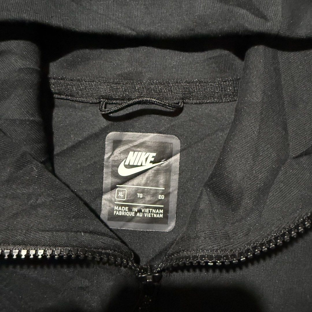 Nike tech fleece (Category: Activewear) located in Zamboanga. Submitted by arganhadjula28 (Listing ID 1469209003, Image 3). Description: Size xl 22 x 27 Excellent condition .