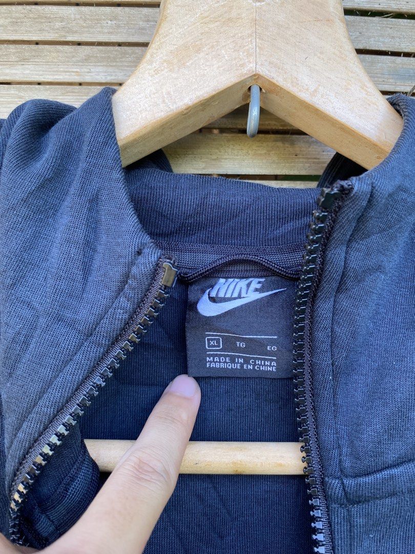 NIKE Tech Fleece (Category: Coats, Jackets and Outerwear) located in Malaybalay. Submitted by hawoold (Listing ID 1469330447, Image 2). Description: 23 by 26.5.