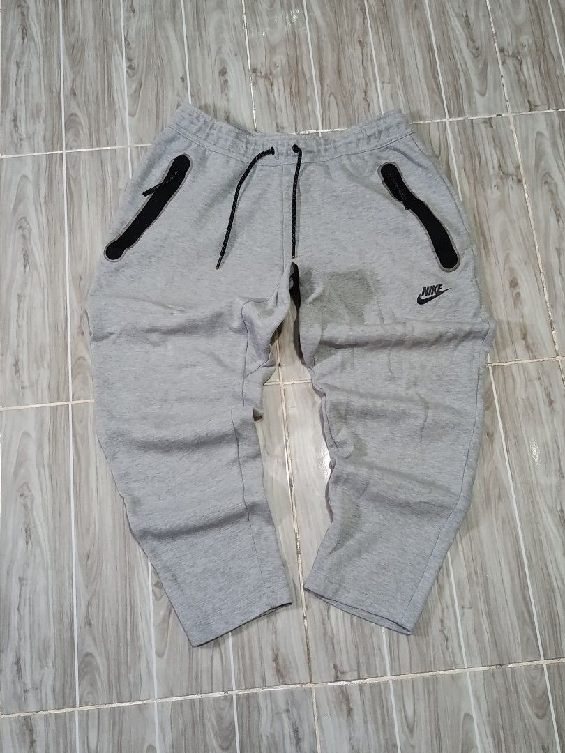 NIKE TECH FLEECE PANTS (freeshipping) (Category: Activewear) located in Quezon City. Submitted by gyl-stop (Listing ID 1469239930, Image 1). Description: free shipping 30-34 x 34 excellent condi cr: 9.8/10 issue: none.