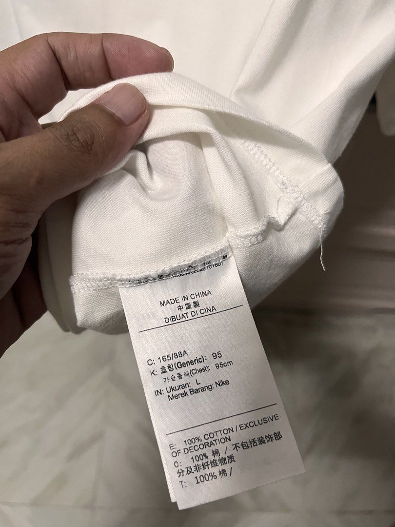 Nike The Nike Tee Oversized Rhinestone Just Do It (Category: Shirts) located in Meycauayan. Submitted by ranastridran (Listing ID 1469262567, Image 3). Description: - Brand: Nike - Color: White - Fit: Oversized - Design: Sparkling rhinestone 'Just Do It' graphic and swoosh logo - Material: 100% cotton - Condition: Clean, brand new with tags intact - Origin: Made in China.