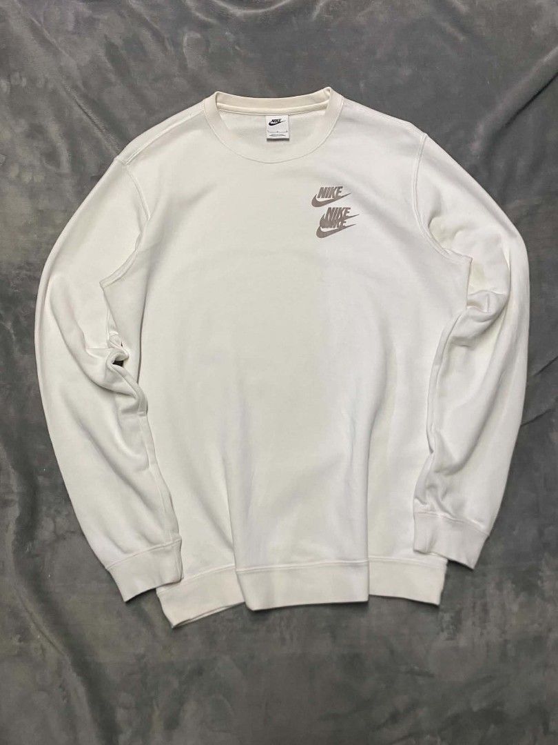 Nike Tri Swoosh LongSleeve (Category: Activewear) located in Manila. Submitted by kayzthawan (Listing ID 1469287786, Image 1). Description: ₱750.00 💎 Nike Tri Swoosh Longsleeve Size : Large Dimes : 21 x 28 Condition : Excellent Condition : 9.6 Issue : None.