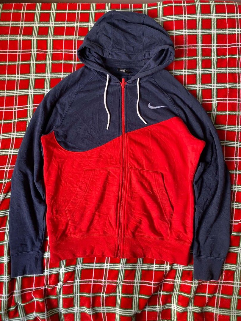 Ni//ke Tri tone Pullover hoodie (Category: Hoodies) located in Cebu City. Submitted by 88thrifts (Listing ID 1469305713, Image 1). Description: size large minimal issue on last pic.