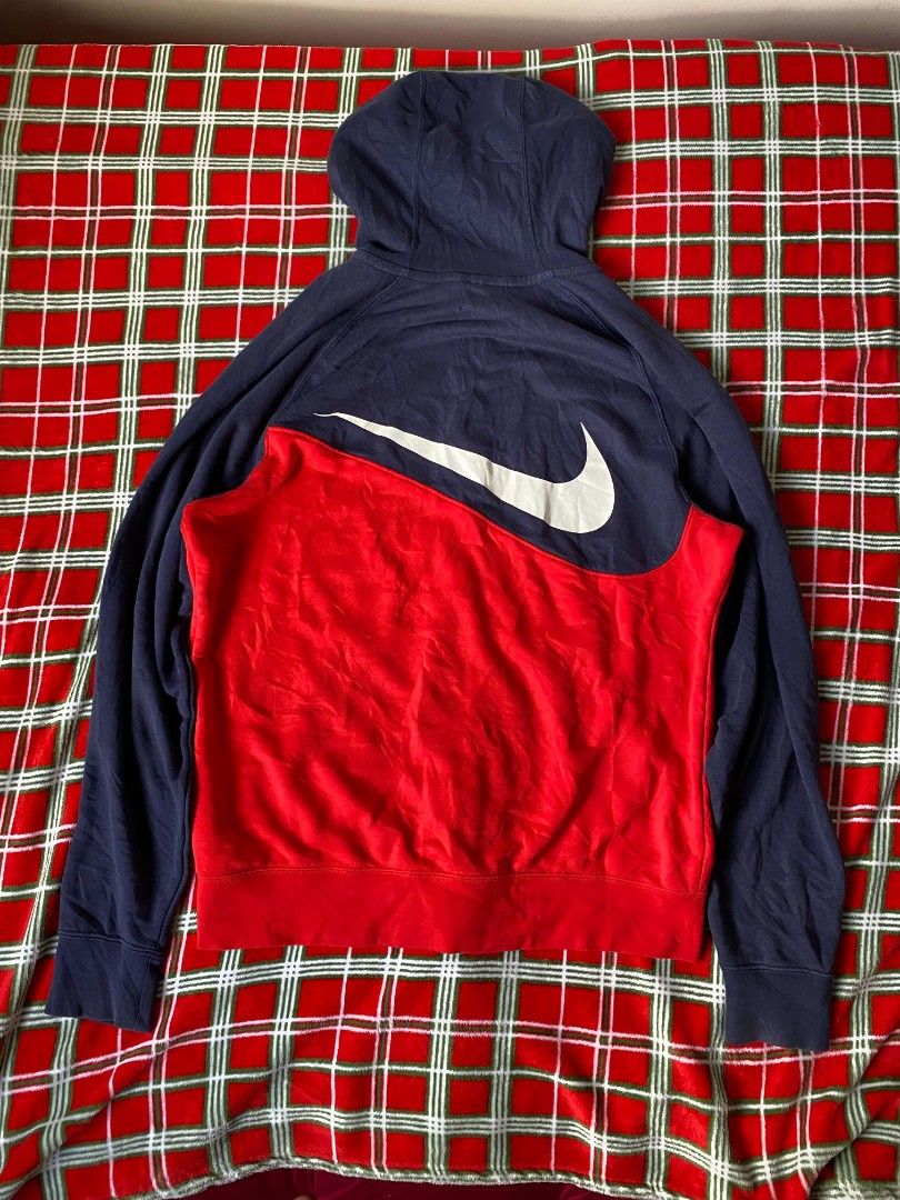 Ni//ke Tri tone Pullover hoodie (Category: Hoodies) located in Cebu City. Submitted by 88thrifts (Listing ID 1469305713, Image 2). Description: size large minimal issue on last pic.