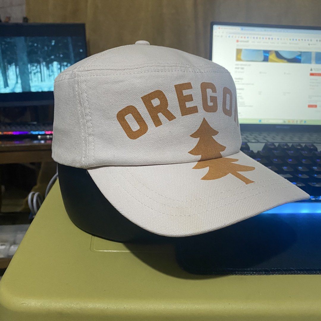 NIKE VINTAGE OREGON CAP (Category: Caps & Hats) located in Quezon. Submitted by ejay.thrift.clothes (Listing ID 1469335012, Image 2). Description: FREE SHIPPING FREE SIZE NO ISSUE COLOR RATE: 9.5/10 AS NEW CONDITION FRESHLY WASHED READY TO WEAR # 595.
