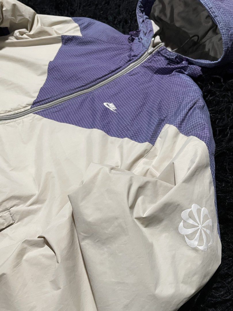 Nike Vintage Reversible Jacket (Category: Coats, Jackets and Outerwear) located in Munoz. Submitted by bb_jimbo0 (Listing ID 1469281558, Image 3). Description: As new Reversible vintage jacket Size xl.
