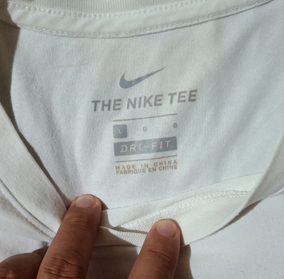 Nike White T-shirt (Category: Tshirts & Polo Shirts ) located in Veruela. Submitted by zachysthrift05 (Listing ID 1469302387, Image 3). Description: Dimes: 20.5 x 27 Excellent Condition No Issues CR: 9.8/10.