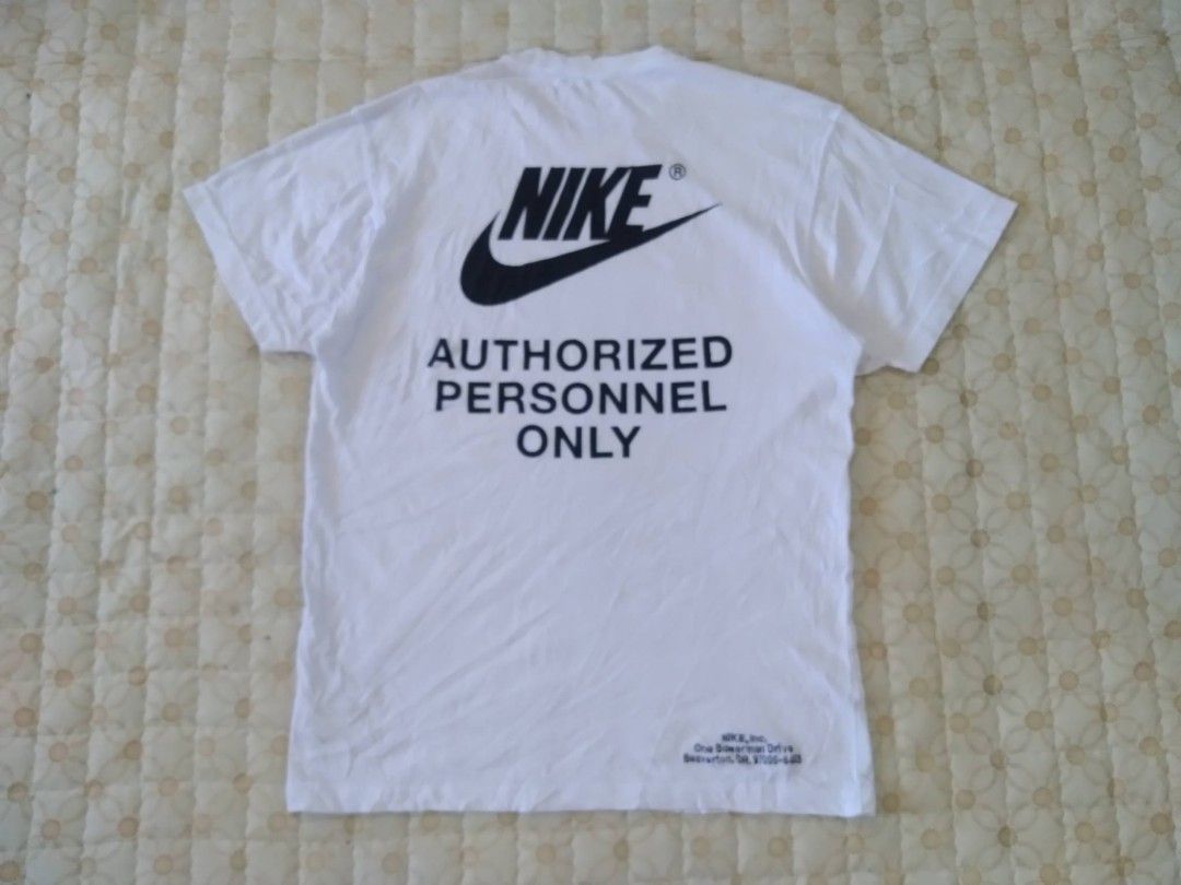 Nike White T-shirt Small (Category: Tshirts & Polo Shirts ) located in Zamboanga. Submitted by nurbya898048 (Listing ID 1469205291, Image 1). Description: Size small on tag Width 19.5 Length 26.5 White color way In good condition Check all photos for details 400+shipping fee.