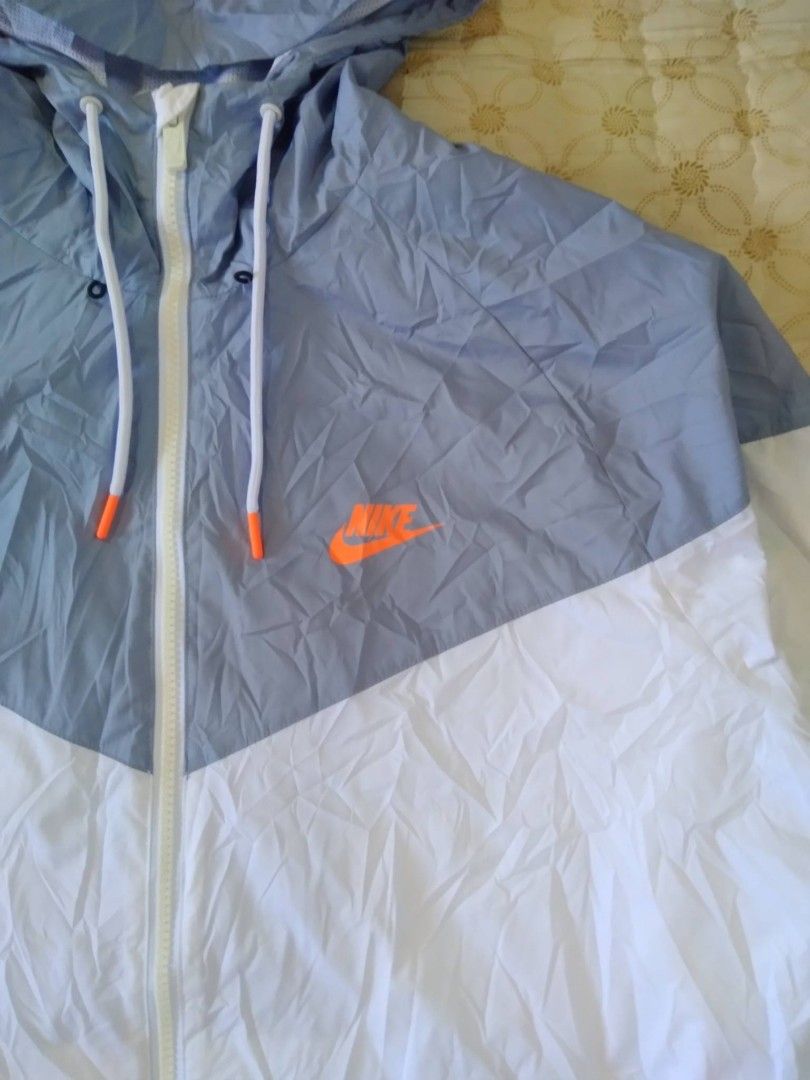 Nike Windbreaker 2 Tone XL (Category: Coats, Jackets and Outerwear) located in Zamboanga. Submitted by nurbya898048 (Listing ID 1469203657, Image 3). Description: Size XL on tag Width 24 Length 27 Excellent condition Color rate 9.8/10 Presentable,no flaws Check all photos for details 850+shipping fee.