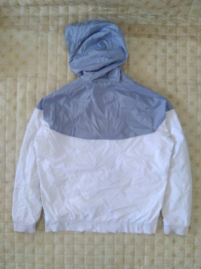 Nike Windbreaker 2 Tone XL (Category: Coats, Jackets and Outerwear) located in Zamboanga. Submitted by nurbya898048 (Listing ID 1469203657, Image 2). Description: Size XL on tag Width 24 Length 27 Excellent condition Color rate 9.8/10 Presentable,no flaws Check all photos for details 850+shipping fee.