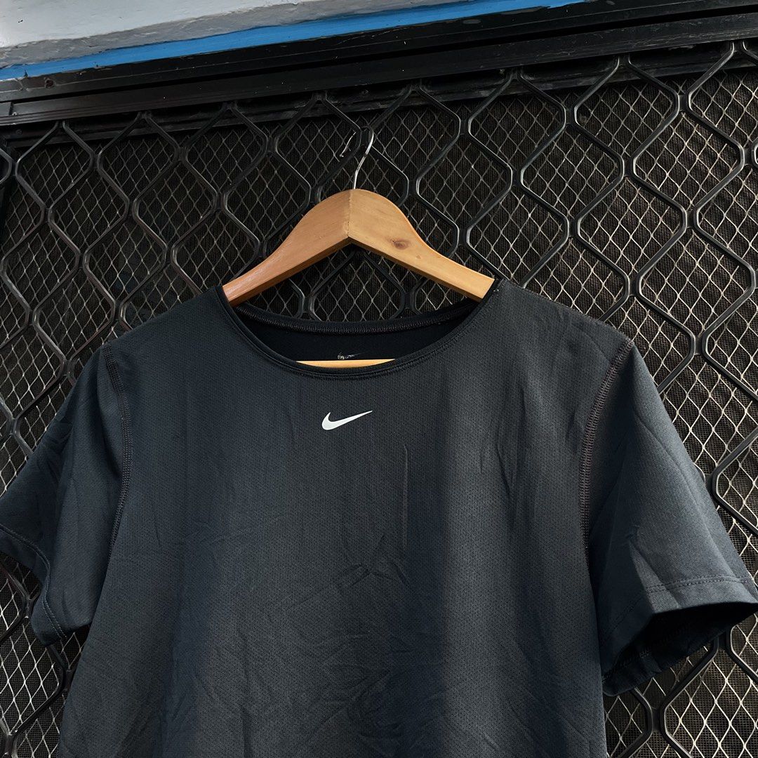 Nike Womens pro 365 running shirt (Category: Activewear) located in Taguig. Submitted by scoutandloots (Listing ID 1469205900, Image 2). Description: Nike Womens pro 365 running shirt • Size: M • 17.5x23.5.