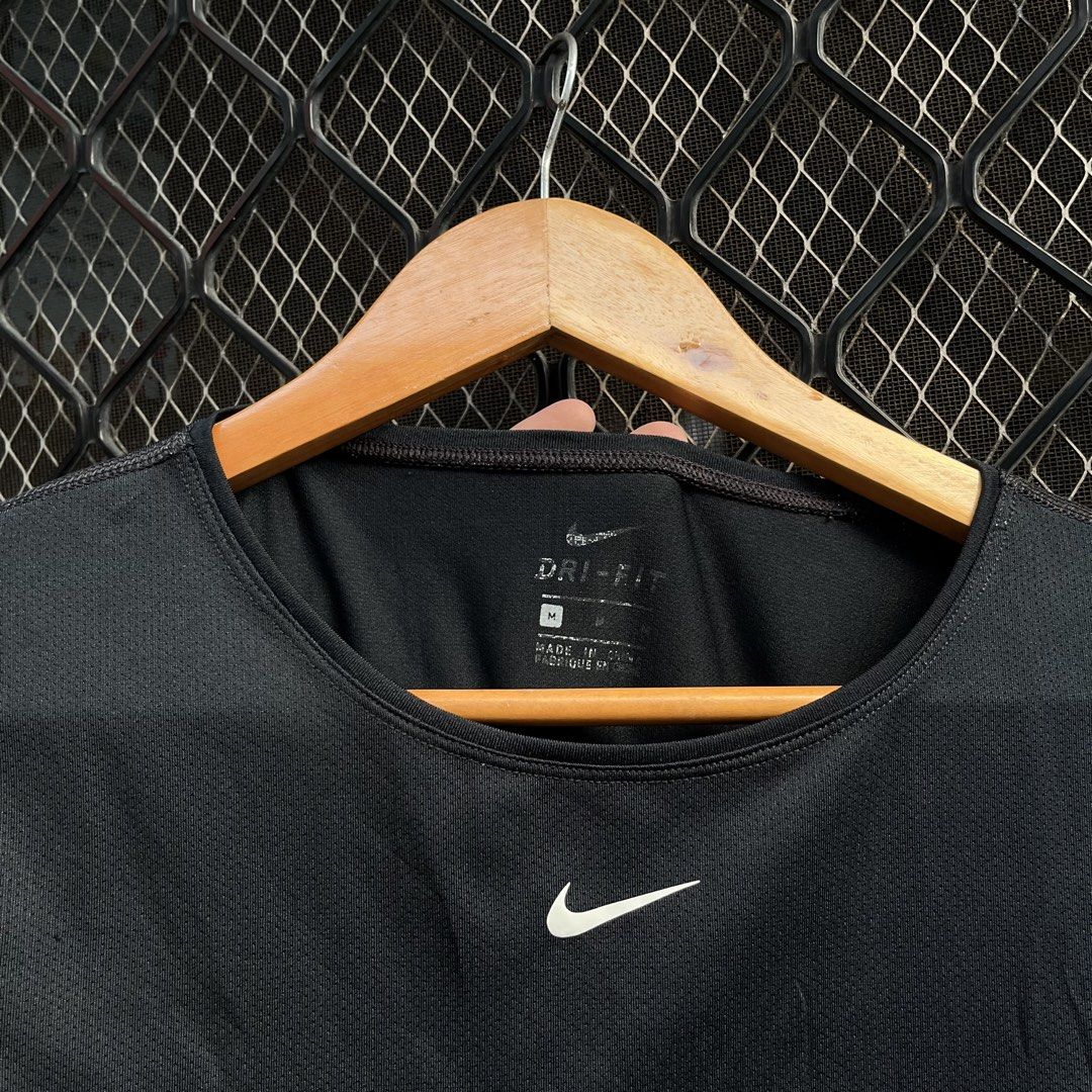 Nike Womens pro 365 running shirt (Category: Activewear) located in Taguig. Submitted by scoutandloots (Listing ID 1469205900, Image 3). Description: Nike Womens pro 365 running shirt • Size: M • 17.5x23.5.