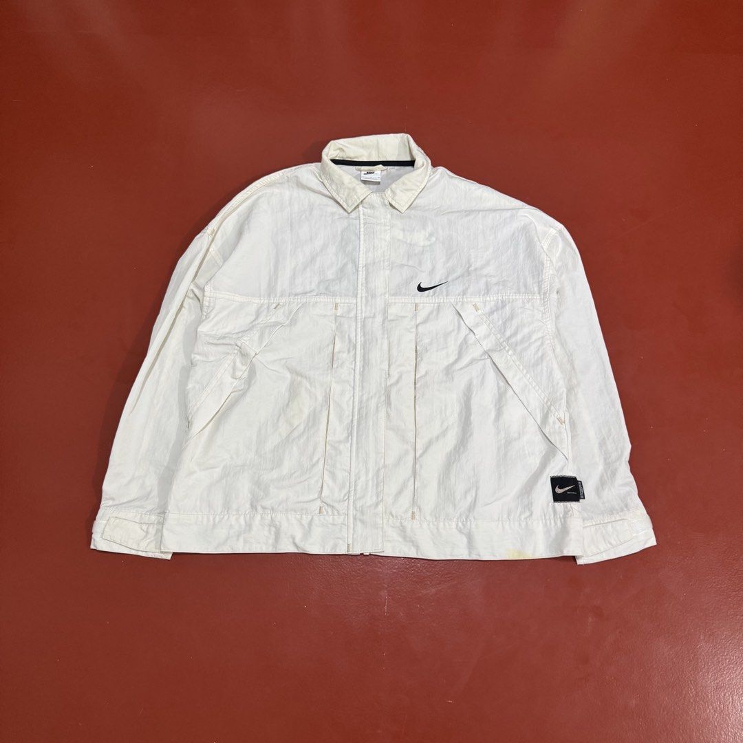 NIKE WOVEN SWOOSH JACKET (Category: Coats, Jackets and Outerwear) located in Pasig City. Submitted by buzzthrifty (Listing ID 1469337246, Image 2). Description: SIZE M ON TAG OVERSIZED FIT BEST FIT L-XL 24x26 EXCELLENT CONDITION NEEDS WASH ONLY .