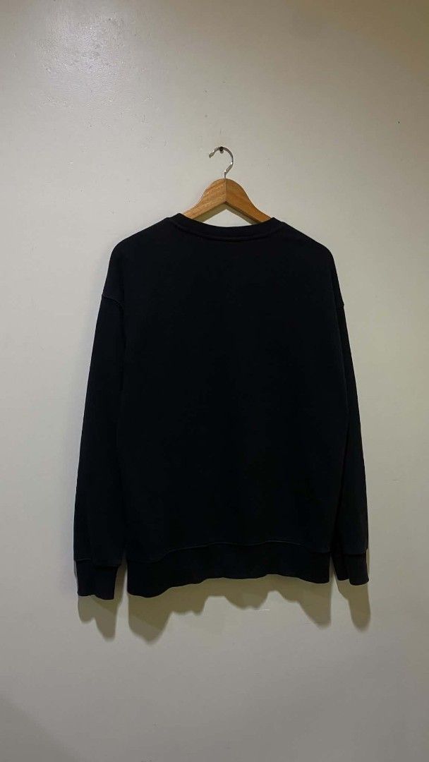Nike x Stüssy Black Sweatshirt (Category: Coats, Jackets and Outerwear) located in Nagcarlan. Submitted by livehorse.542a4e (Listing ID 1469179617, Image 2). Description: - Brand: Nike x Stüssy - Color: Classic Black - Style: Crewneck sweatshirt -Dimes:28X21.5 - Condition:Good .