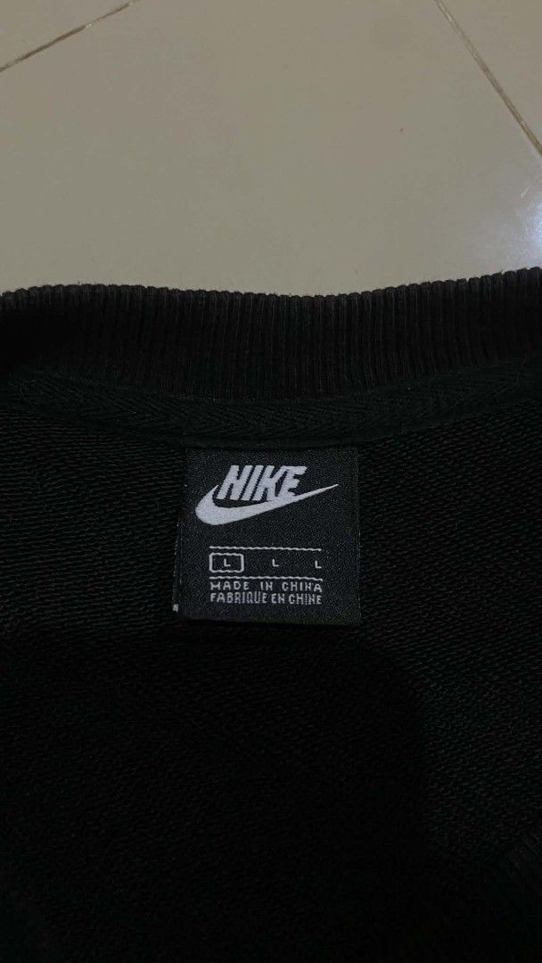 Nike x Stüssy Black Sweatshirt (Category: Coats, Jackets and Outerwear) located in Nagcarlan. Submitted by livehorse.542a4e (Listing ID 1469179617, Image 3). Description: - Brand: Nike x Stüssy - Color: Classic Black - Style: Crewneck sweatshirt -Dimes:28X21.5 - Condition:Good .