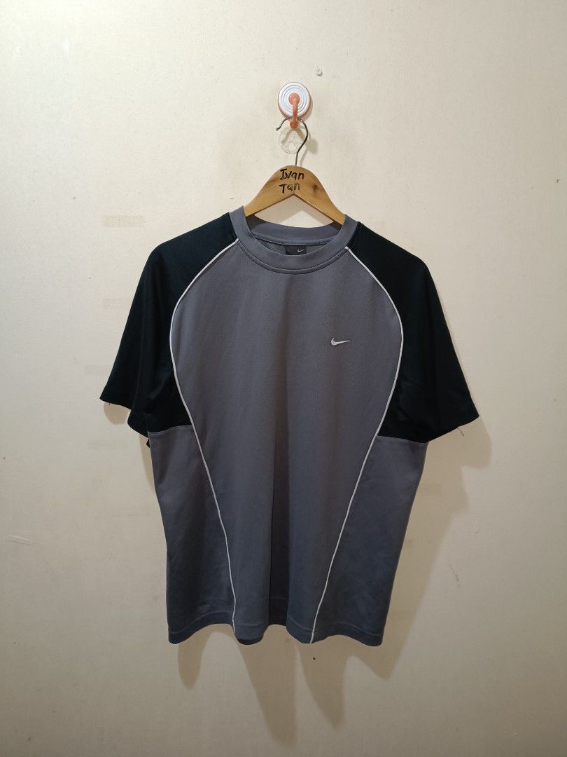 Nike Y2K Shirt (Category: Activewear) located in Makati City. Submitted by ivsseyow03 (Listing ID 1469278955, Image 1). Description: Nike athletic t-shirt in grey and black. Short sleeves with a crew neck style. Dri-FIT technology fabric keeps you dry during workouts. Small swoosh logo embroidered on the chest. Size Large tag inside the collar. Regular fit for training or casual wear..