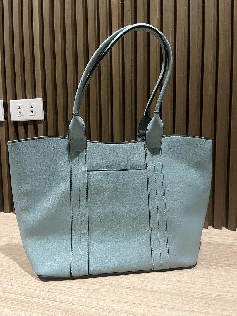 nine west blue medium bag (Category: Shoulder Bags) located in Lucena. Submitted by jayseln (Listing ID 1469222303, Image 2). Description: never used no issue, from us.