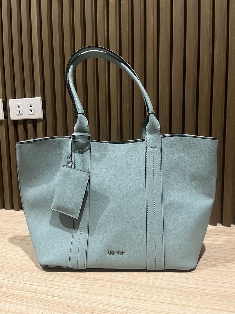 nine west blue medium bag (Category: Shoulder Bags) located in Lucena. Submitted by jayseln (Listing ID 1469222303, Image 1). Description: never used no issue, from us.