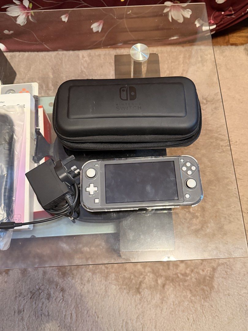 Nintendo switch lite (Category: Nintendo) located in Manila. Submitted by marco_gaming (Listing ID 1469237486, Image 1). Description: Nintendo switch lite 4,499 php No issues With tempered 📍Las pinas.