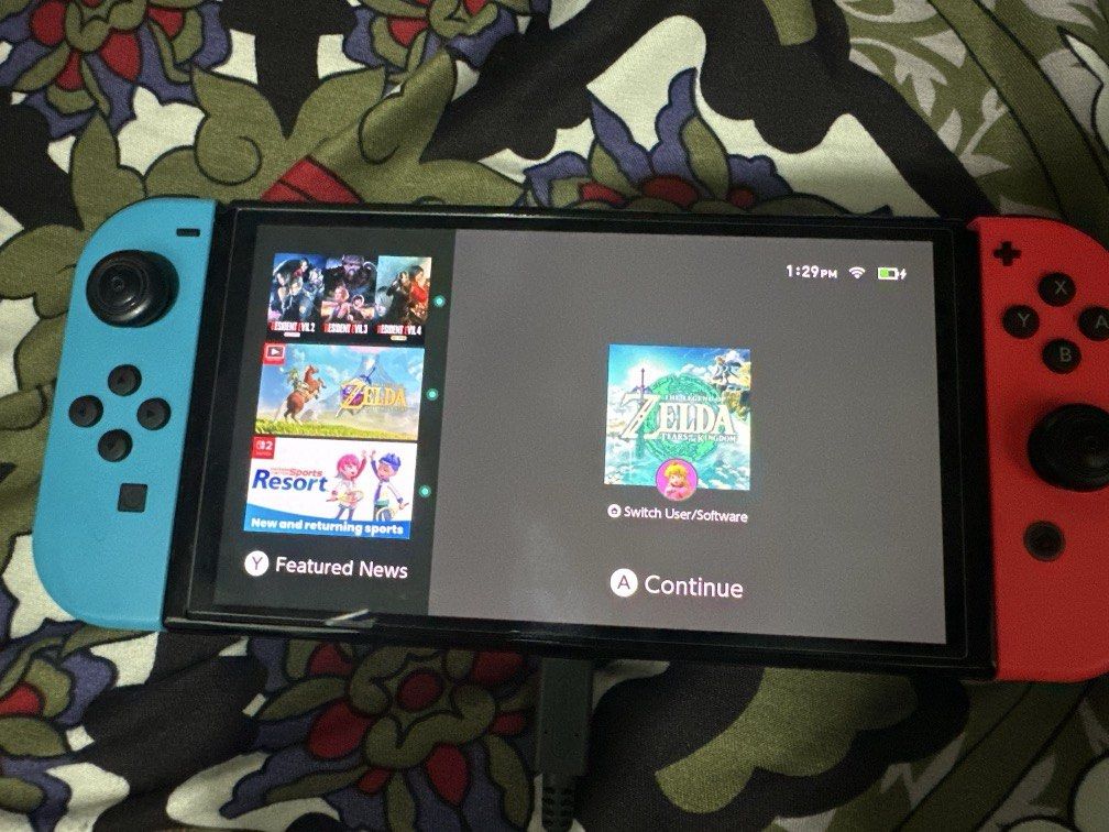 Nintendo switch oled (Category: Nintendo) located in Baguio. Submitted by swiftflower-db8e (Listing ID 1469348204, Image 1). Description: Good as new 1 month old palang Complete set with box Rfs: upgrade.