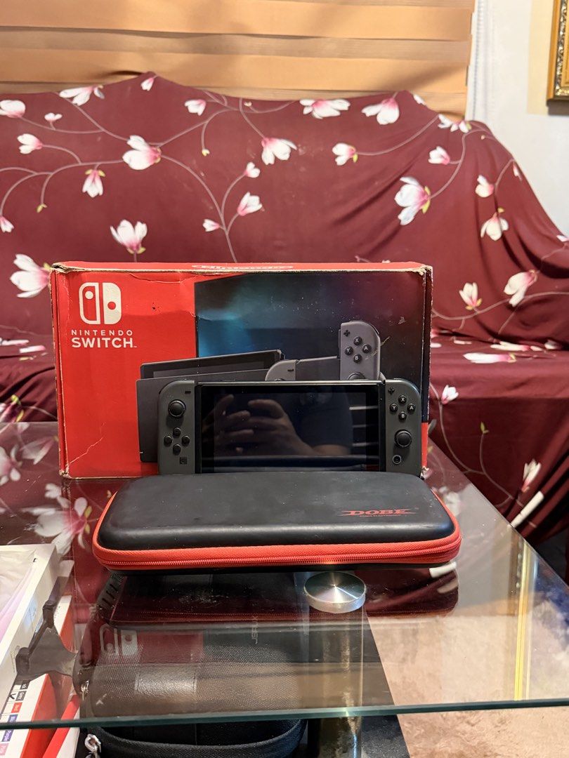 Nintendo switch V2 (Category: Nintendo) located in Manila. Submitted by marco_gaming (Listing ID 1469237292, Image 1). Description: Nintendo switch V2 6,499 php Includes -complete accessories -tempered glass pouch 📍Las pinas.