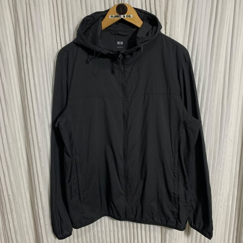 NJ157-UNIQLO MEN'S PACKABLE PARKA (Category: Coats, Jackets and Outerwear) located in Bauang. Submitted by wintercollectionfc (Listing ID 1469326865, Image 1). Description: ❗️𝘼𝙡𝙡 𝙙𝙚𝙩𝙖𝙞𝙡𝙨 𝙥𝙤𝙨𝙩𝙚𝙙❗️ ✨𝗨𝗡𝗜𝗤𝗟𝗢 𝗠𝗘𝗡'𝗦 𝗣𝗔𝗖𝗞𝗔𝗕𝗟𝗘 𝗣𝗔𝗥𝗞𝗔✨ ᴄᴏᴅᴇ: ɴᴊ-157 𝐏𝐫𝐢𝐜𝐞: 𝟒𝟖𝟖 + 𝐒𝐅 𝐨𝐧𝐥𝐲 ᴍᴀʟʟ ᴘʀɪᴄᴇ: Php 1490 ▪️ LARGE ▪️ Good as New ▪️ No issues ▪️ W 22" x L 26" ▪️ BLACK 📍Location: LA UNION (New updated location) 📩DM for 