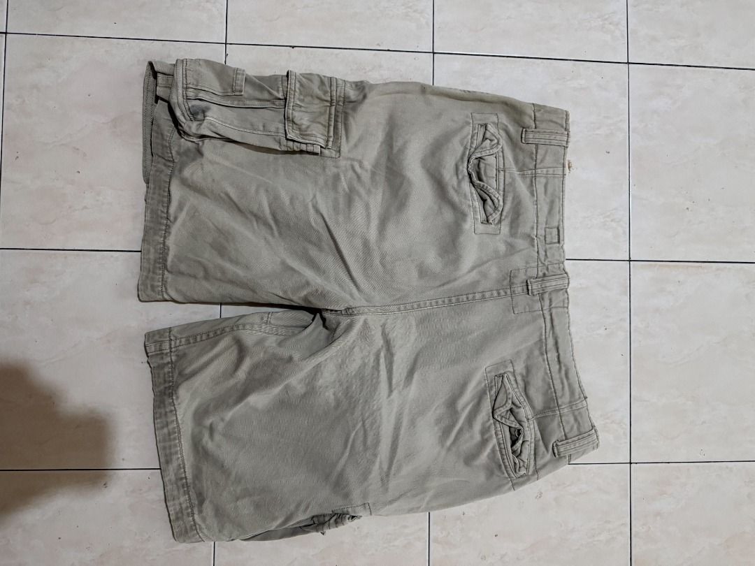No Boundaries Cargo Shorts Khaki Size 40 (Category: Shorts) located in General Santos City (Dadiangas). Submitted by peter_diaz1029 (Listing ID 1469223942, Image 2). Description: - Brand: No Boundaries - Size: 40 - Material: 100% Cotton - Color: Khaki - Features: Multiple side and back pockets, drawstring waistband with stylish striped inner lining - Fit: Casual everyday fit.