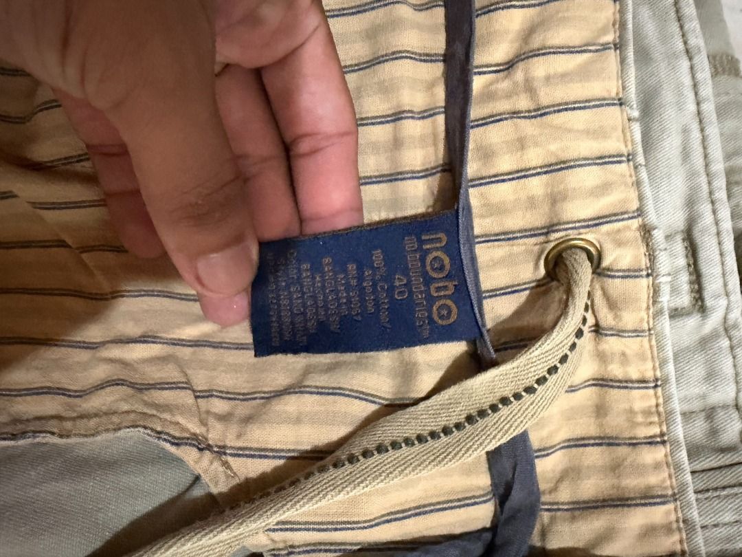 No Boundaries Cargo Shorts Khaki Size 40 (Category: Shorts) located in General Santos City (Dadiangas). Submitted by peter_diaz1029 (Listing ID 1469223942, Image 3). Description: - Brand: No Boundaries - Size: 40 - Material: 100% Cotton - Color: Khaki - Features: Multiple side and back pockets, drawstring waistband with stylish striped inner lining - Fit: Casual everyday fit.