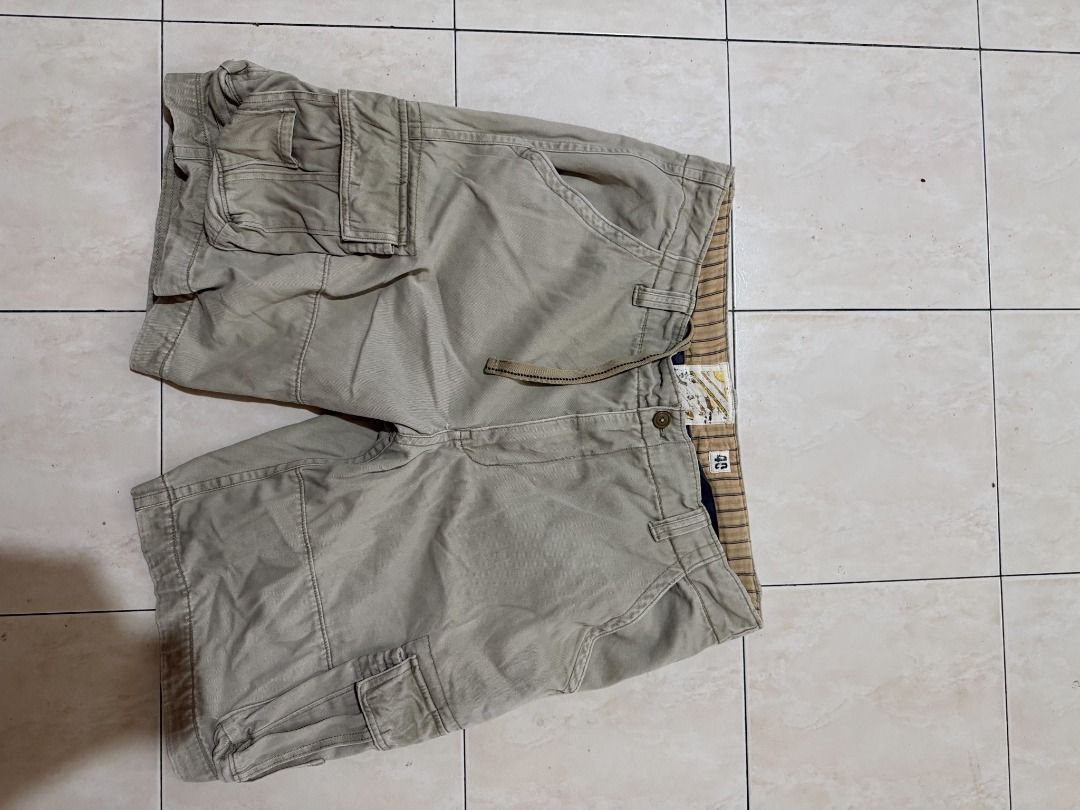 No Boundaries Cargo Shorts Khaki Size 40 (Category: Shorts) located in General Santos City (Dadiangas). Submitted by peter_diaz1029 (Listing ID 1469223942, Image 1). Description: - Brand: No Boundaries - Size: 40 - Material: 100% Cotton - Color: Khaki - Features: Multiple side and back pockets, drawstring waistband with stylish striped inner lining - Fit: Casual everyday fit.
