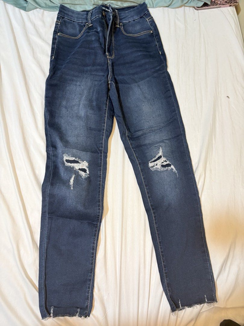 No Boundaries Distressed Jeans Size 7 (Category: Jeans) located in Manila. Submitted by thriftwithgem (Listing ID 1469253239, Image 1). Description: - Brand/Model: No Boundaries dark wash denim jeans - Size: 7 (Mid-rise fit) - Material: Comfortable stretch blend of cotton, polyester, and spandex - Details: Ripped knees on both legs and stylish raw frayed hems - Closure: Classic button and zip closure with belt loops.