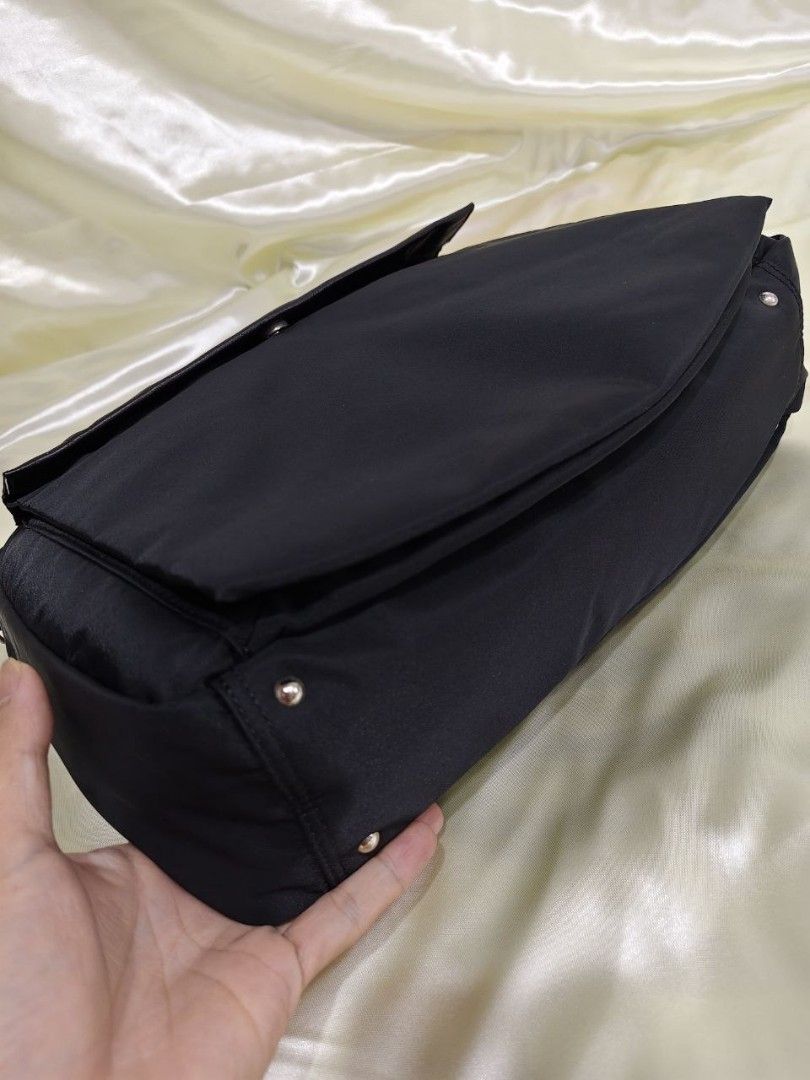NORMA KAMALI SLING 13/12" (Category: Cross-body Bags) located in Gamu. Submitted by 2022bagsbunny (Listing ID 1469193462, Image 2). Description: .
