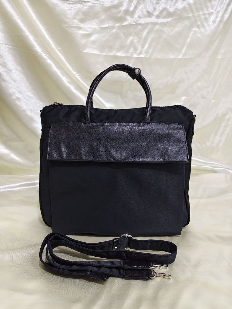 NORMA KAMALI SLING 13/12" (Category: Cross-body Bags) located in Gamu. Submitted by 2022bagsbunny (Listing ID 1469193462, Image 1). Description: .