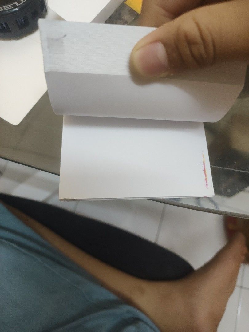 Note pad (Category: Others) located in Kuala Lumpur. Submitted by cat_1918 (Listing ID 1469339105, Image 2). Description: - Type: Plain white rectangular box - Material: Standard cardboard - Design: Clean and minimal surface - Ideal for: Simple storage or neat product packaging - Condition: Brand new - COD available in selected areas / Fast shipping across Malaysia.