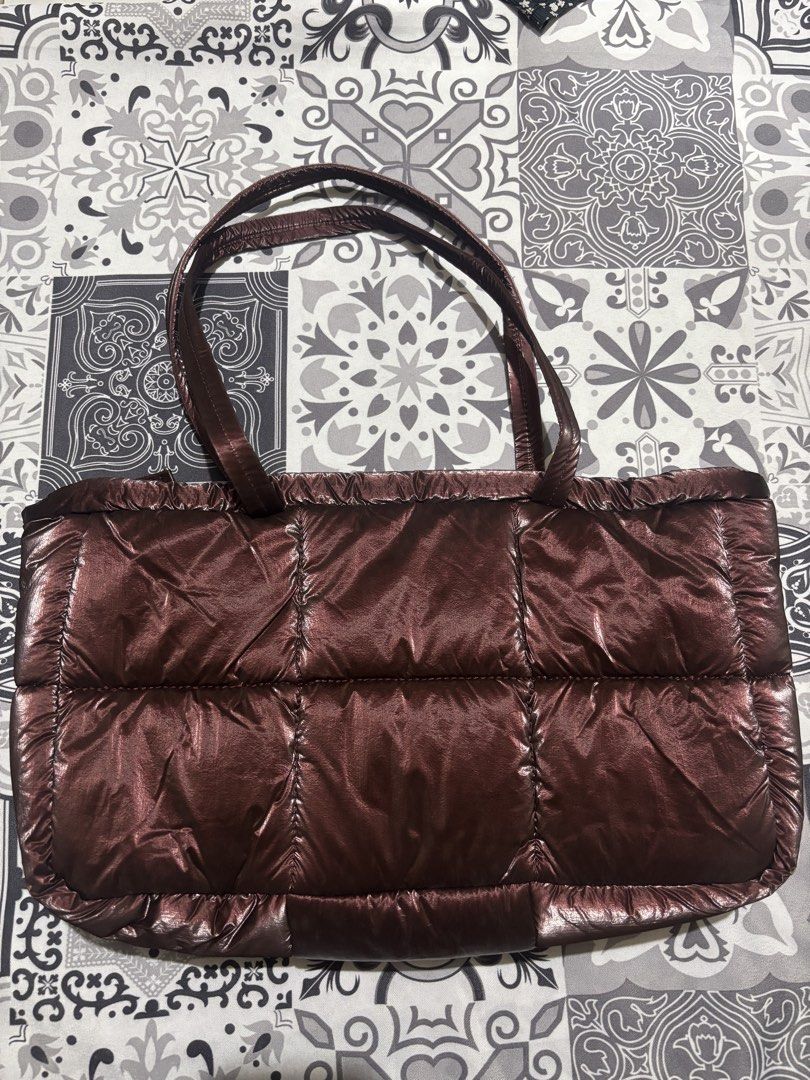 Nylon Puffy Bag (Category: Shoulder Bags) located in Marikina City. Submitted by shanctuarykrrt (Listing ID 1469358469, Image 1). Description: .