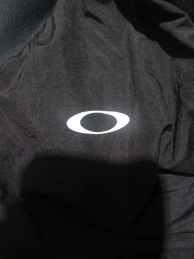 Oakley Evolution Never Ends Black Zip Jacket Size M (Category: Coats, Jackets and Outerwear) located in San Jose. Submitted by garments17 (Listing ID 1469318867, Image 3). Description: - Brand: Oakley - Color: Black - Size: US/EU Medium - Condition: Lightly worn, great overall condition - Design: Large white chest and sleeve branding with 'EVOLUTION NEVER ENDS' text along the front zipper placket - Interior: Comfortable waffle-textured inner lini