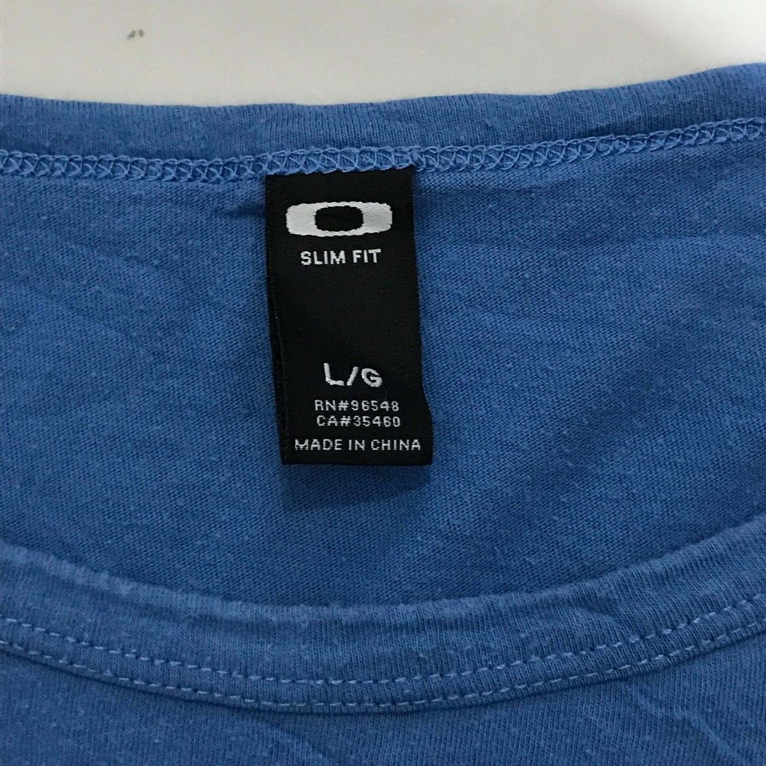 OAKLEY GRAPHIC TEE SHIRT LARGE (Category: Tshirts & Polo Shirts ) located in Cavite. Submitted by justthrift06 (Listing ID 1469184610, Image 2). Description: DIMENSION 23X30 GOOD CONDITION SHIPPING NATIONWIDE.