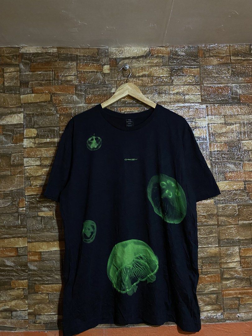 OAKLEY JELLYFISH SHIRTS (Category: Tshirts & Polo Shirts ) located in Cebu City. Submitted by arsenyong (Listing ID 1469312924, Image 1). Description: 23 by 30 Excellent 9.5/10 color ate No issue .