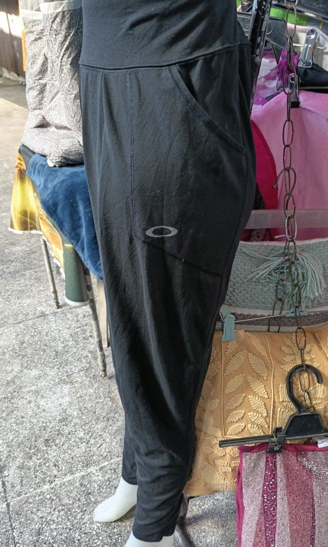 Oakley jogger women (Category: Other Bottoms) located in Quezon City. Submitted by dreyamor (Listing ID 1469337532, Image 3). Description: Oakley Jogger for women Dark Black Made in Vietnam Size 30_32 stretchable Origin in Canada 350.