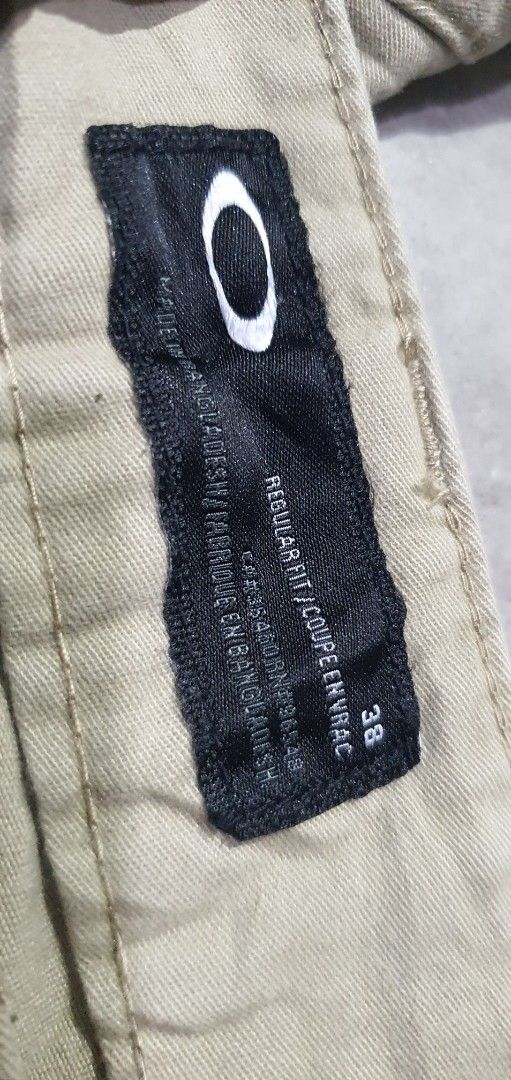 Oakley Men's Beige Regular Fit Shorts (Category: Shorts) located in Laoag. Submitted by floydg_corpuz22 (Listing ID 1469255832, Image 3). Description: Oakley men's beige shorts. Made of comfortable cotton blend fabric with a classic button closure, zip fly, and standard pockets. Clean tags intact. Oakley 38 sa tag pwede sa 36 x 21 Excellent condition 400+sf.