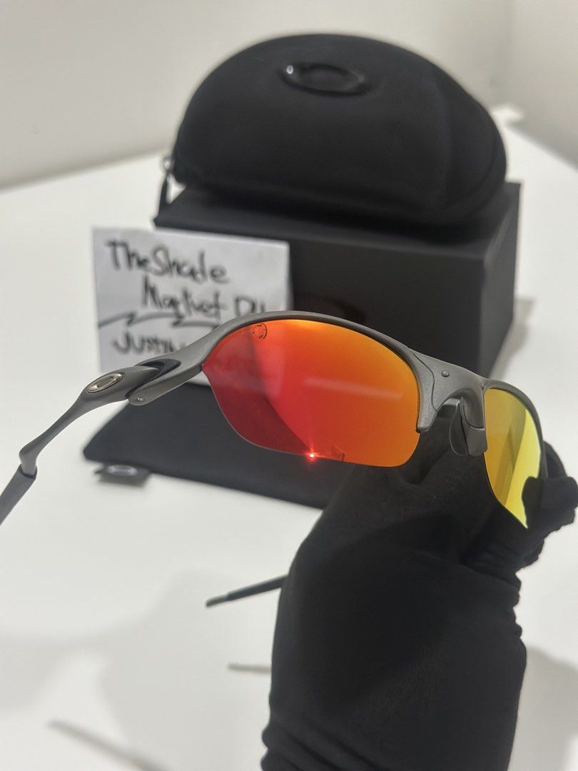 Oakley Romeo 2.0 X-Metal (Category: Sunglasses & Eyewear) located in San Pablo. Submitted by justinlaurel (Listing ID 1469165287, Image 1). Description: Frame: Gunmetal Aluminum Metal Frame Lens: Ruby Red Polarized Lens Material: Polycarbonate Condition: Brand New Complete Set Inclusions: Box, Hard Case, Soft Pouch, Microfiber Cloth, and Inserts Location: Lipa City, Batangas / San Pablo City, Laguna Meetup and Pickup Available Nationwide Shipping