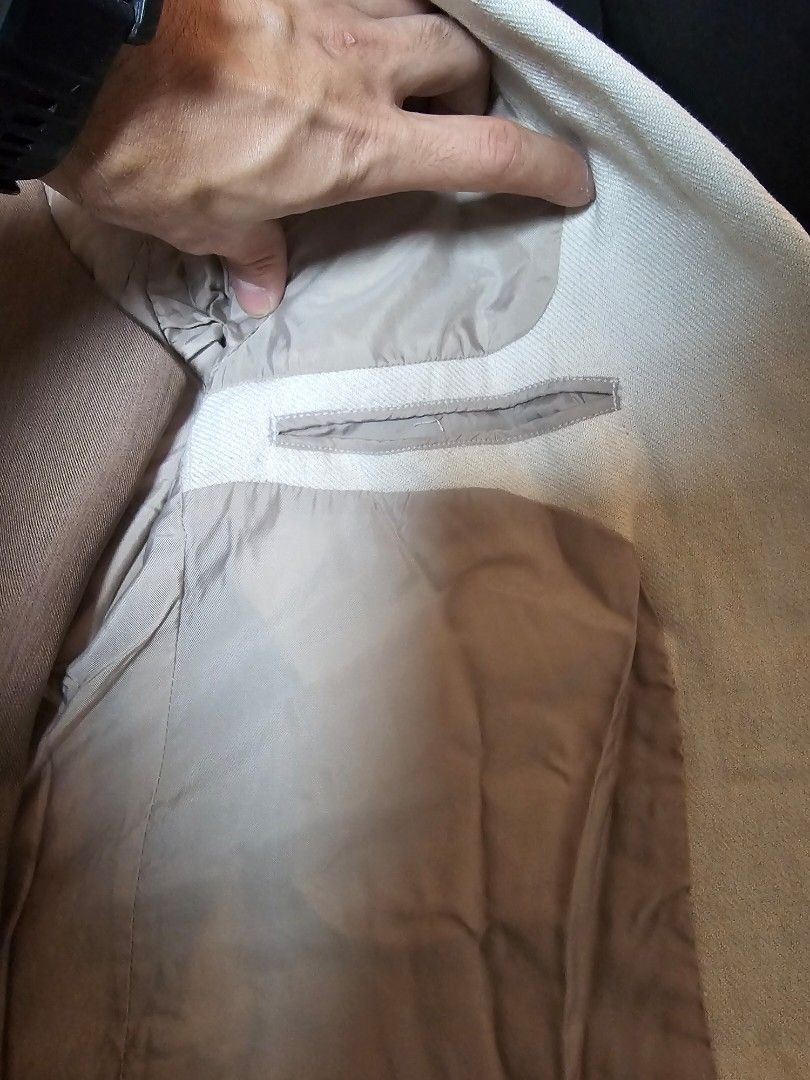 Off white linen blazer (Category: Coats, Jackets and Outerwear) located in Manila. Submitted by ditrik26 (Listing ID 1469326919, Image 2). Description: 100% heavy linen dimensions: 21 x 31.5" Needs dry clean decluttering meetup or send via lalamove.