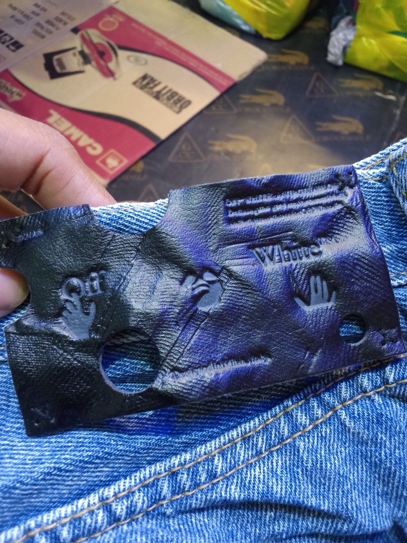 Off white short denim (Category: Shorts) located in Manila. Submitted by tcbukay_zxc25 (Listing ID 1469338743, Image 3). Description: off white short denim excellent size 28 no issue.