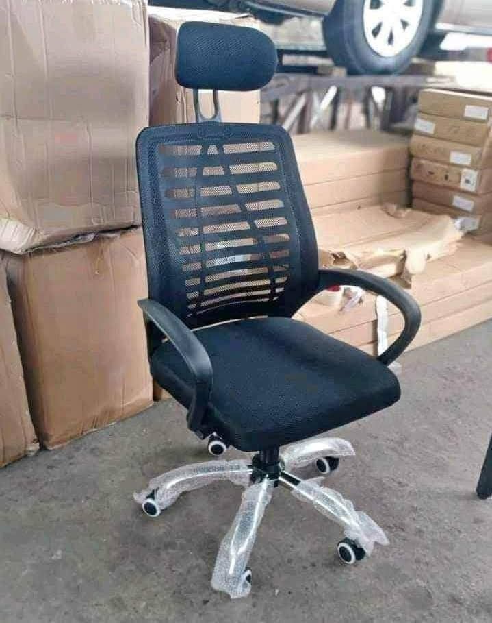 Office Chair with Headrest (Category: Chairs) located in Manila. Submitted by redonlineshop (Listing ID 1469181938, Image 1). Description: Office Chair with Headrest ₱1,150 ON HAND BRAND NEW Accept Gcash payment/COD Same day delivery PM for orders and inquiries.