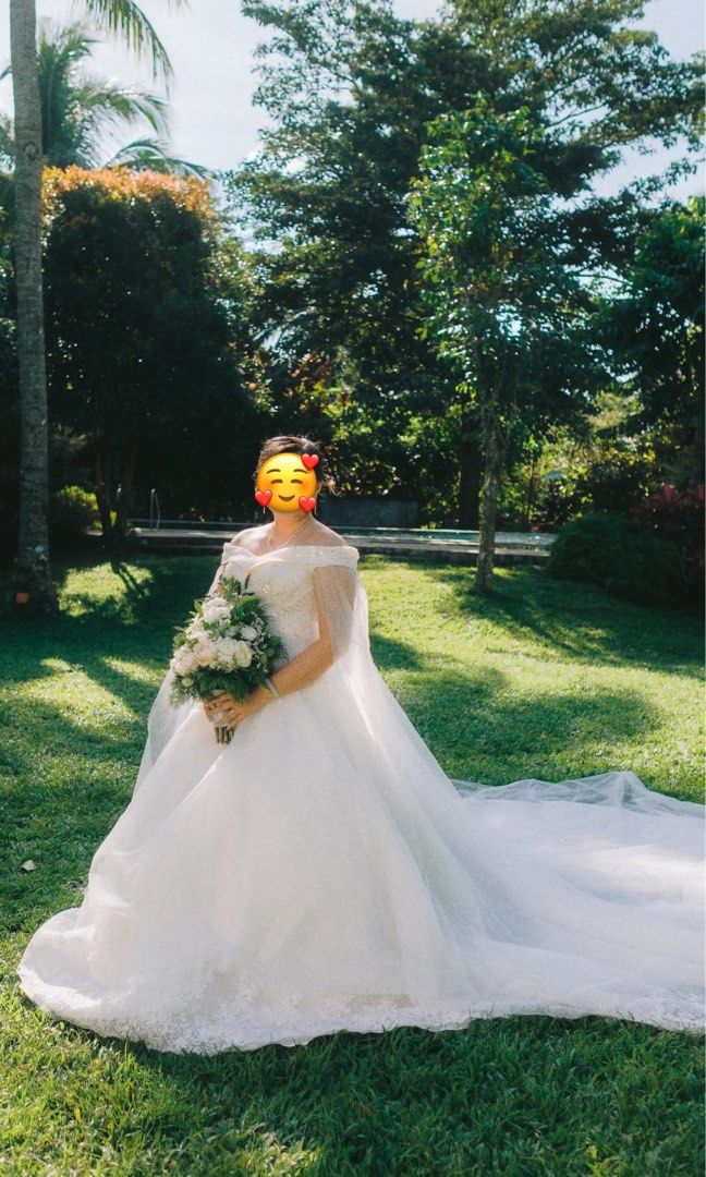 Off-Shoulder Ball Gown Wedding Dress with Long Train and Veil, Women's ...