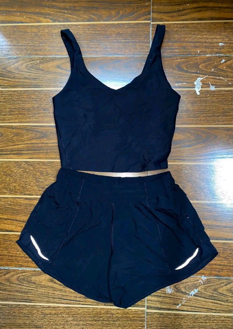 Old navy & Lululemon (Category: Activewear) located in Toledo. Submitted by marianallidapse1994 (Listing ID 1469297263, Image 2). Description: as new set only small med.