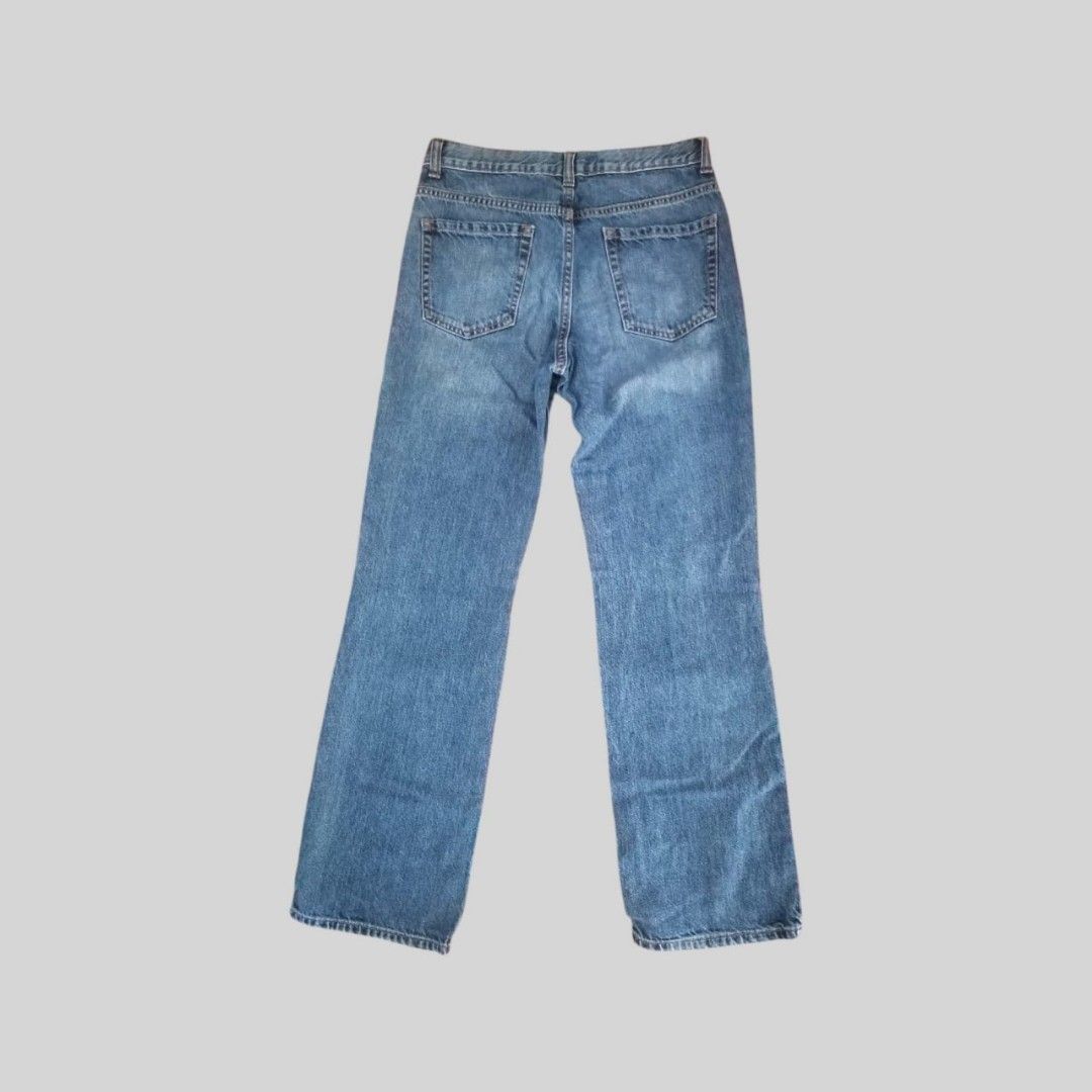 Old Navy Boot-Cut Denim Jeans (Category: Jeans) located in Davao. Submitted by blueberrycheesecake_03 (Listing ID 1469362990, Image 2). Description: - Brand: Old Navy - Regular fit through the thigh and subtle flare at the hem - Condition: Excellent and no issues -Measurement: waist- 28 inches Length- 37 inches Front rise: 9 inches Backrise: 13 inches Leg opening: 14 inches.