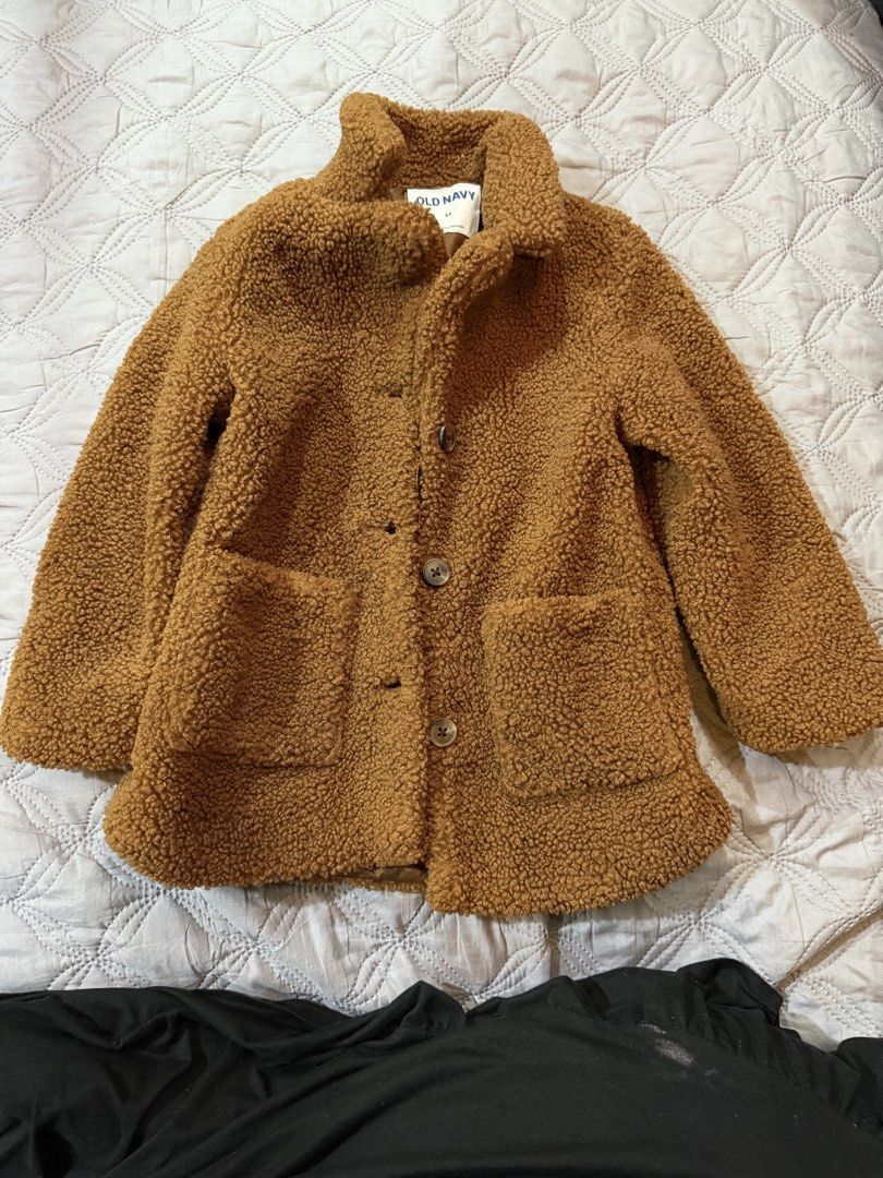 Old Navy Brown Sherpa Fleece Jacket Size 5T (Category: Babies & Kids Fashion) located in Paranaque City. Submitted by bperez (Listing ID 1469347375, Image 1). Description: - Brand: Old Navy - Size: 5T (Toddler) - Color: Brown - Material: Soft fuzzy sherpa fleece with warm inner lining - Features: Button-up front and spacious front pockets - Condition: Great winter piece for cold days.
