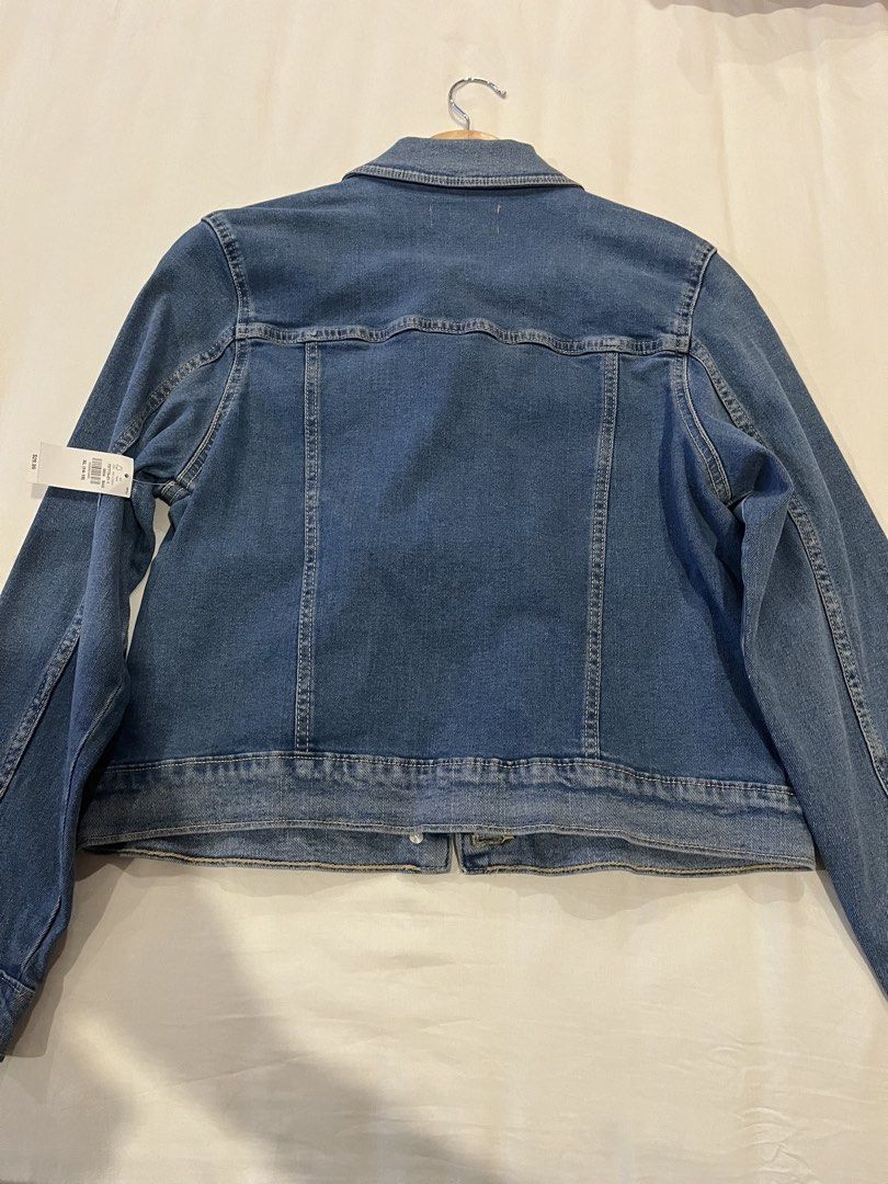 Old Navy Denim Jacket (Category: Coats, Jackets and Outerwear) located in Manila. Submitted by ngnony (Listing ID 1469206173, Image 2). Description: Bought in US under Kids section but fits S-M in adult.