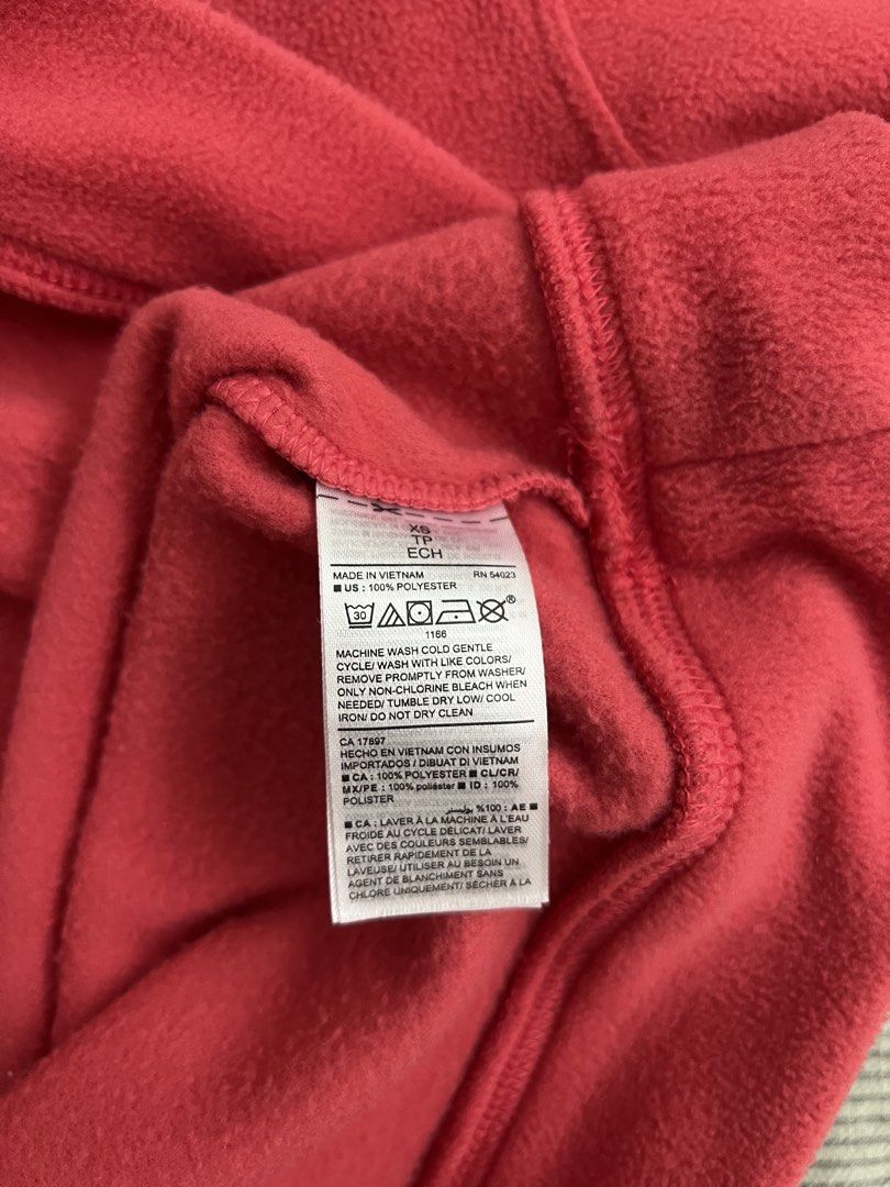 Old Navy Sweater Fleece Authentic (Category: Coats, Jackets and Outerwear) located in Muntinlupa City. Submitted by coolthrifto (Listing ID 1469193417, Image 3). Description: Authentic Bought from US during vacation No issues Old navy Size: XS Length: 23.5 Width: 19.5 .